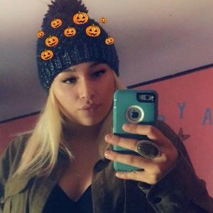 Meet your Posher, Chrystal